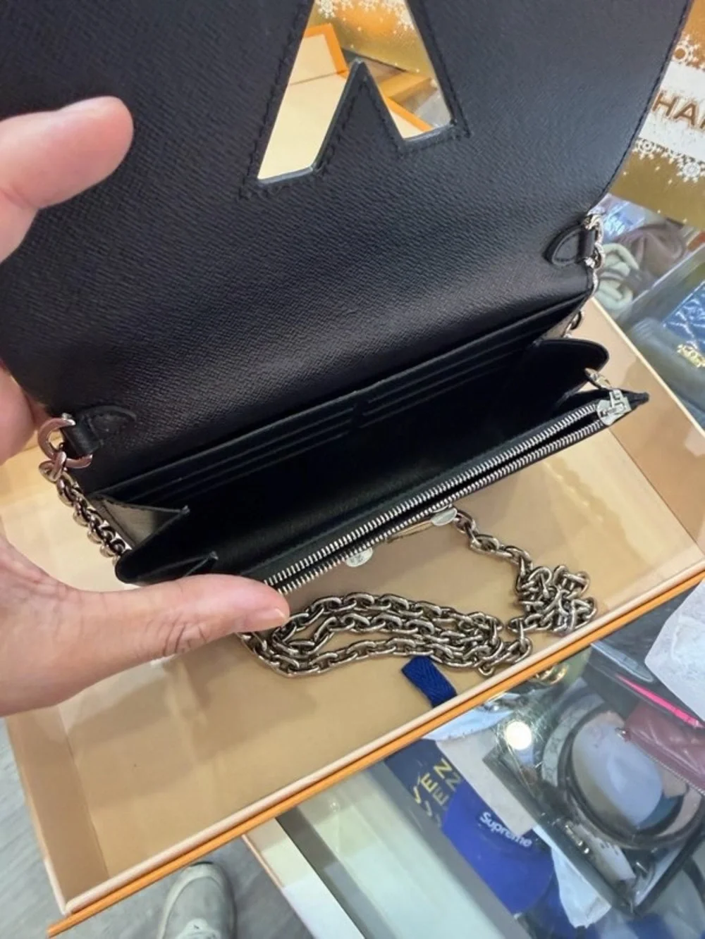 Louis Vuitton compact black