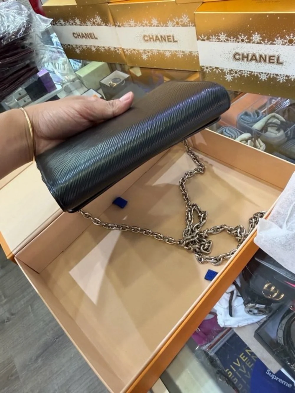 Louis Vuitton compact black