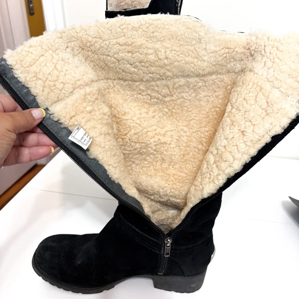 UGG excellent size