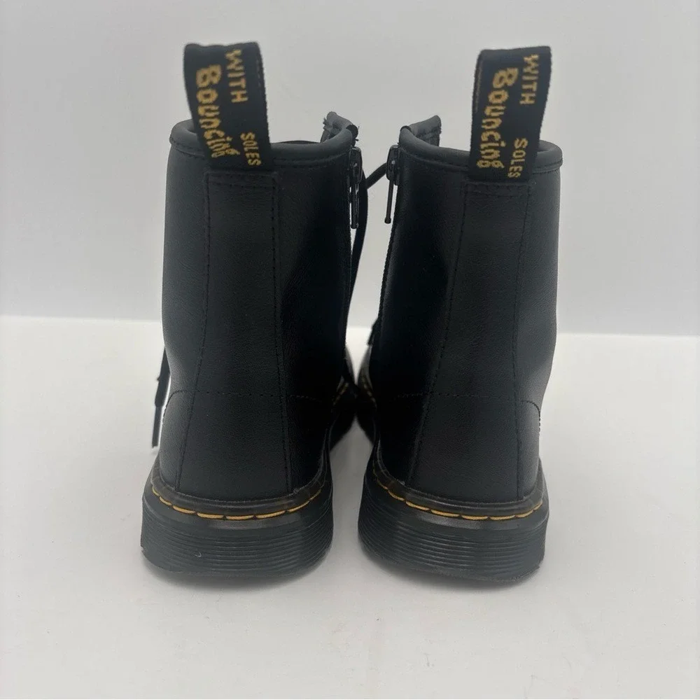 Dr. Martens durable black design