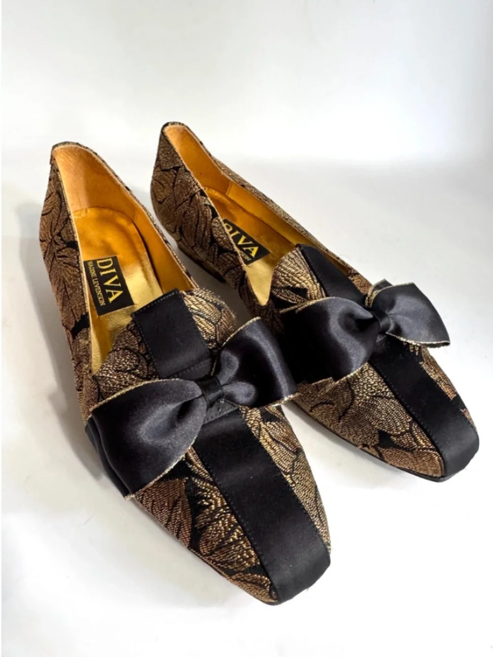 Diva by Nadine Levenson Vintage Formal Bow Block Heels in Gold and Black 7.5N