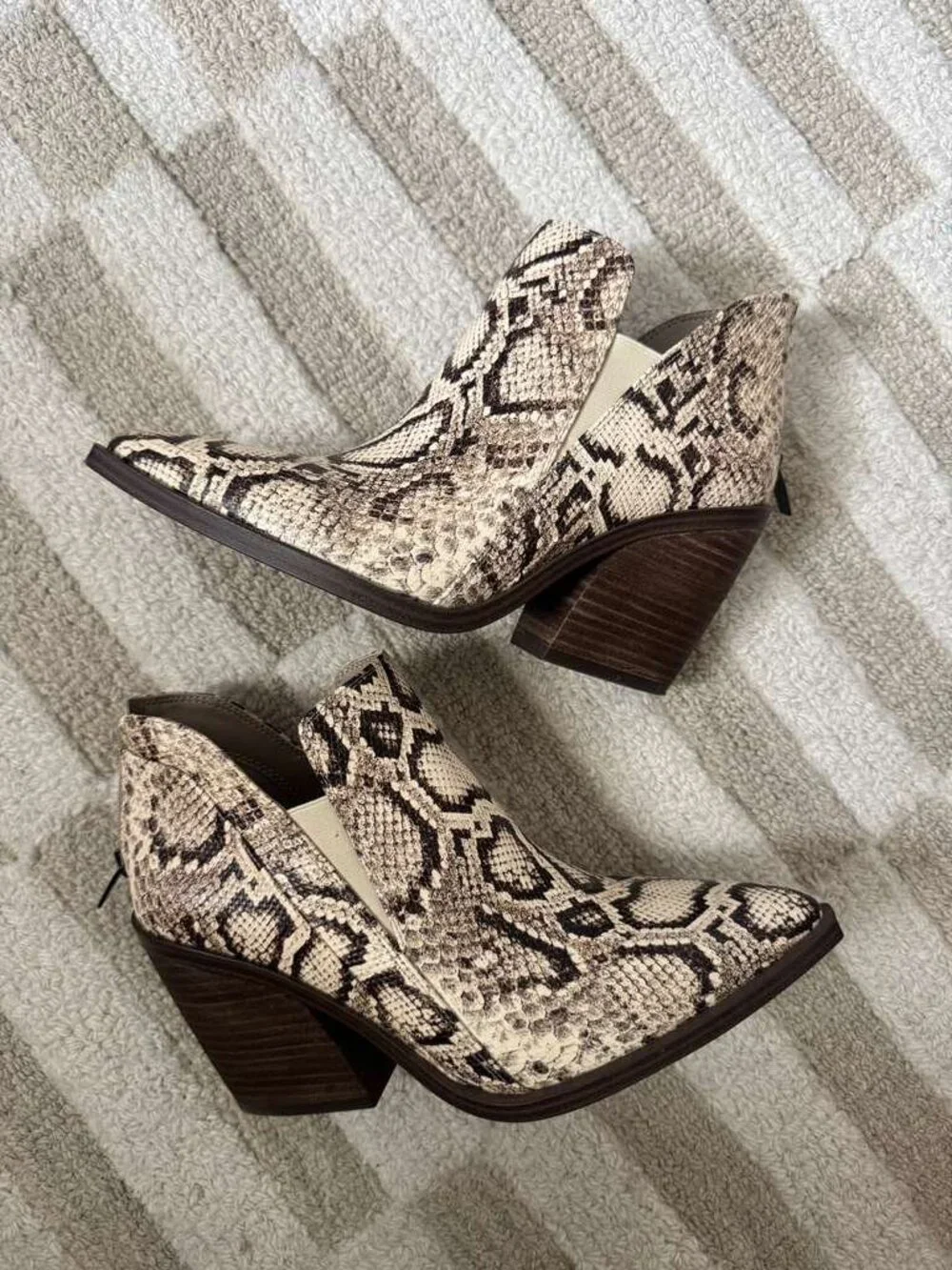 Vince Camuto vince camuto