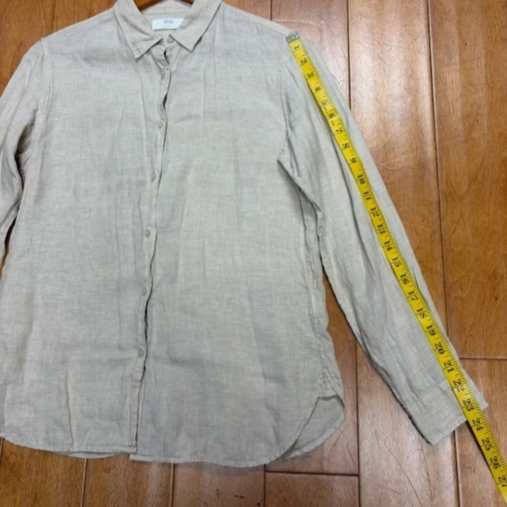 Uniqlo see ships