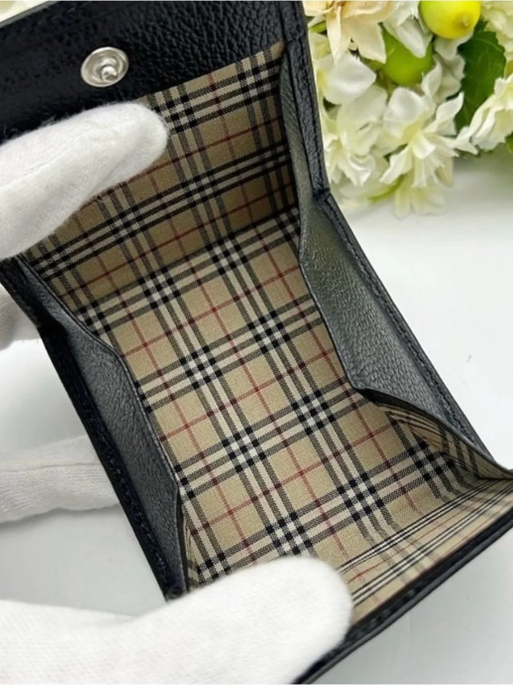 Burberry authentic compact
