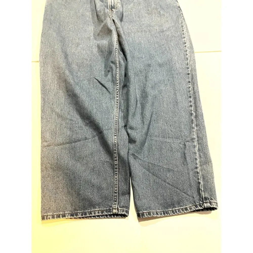 Levis details men’s