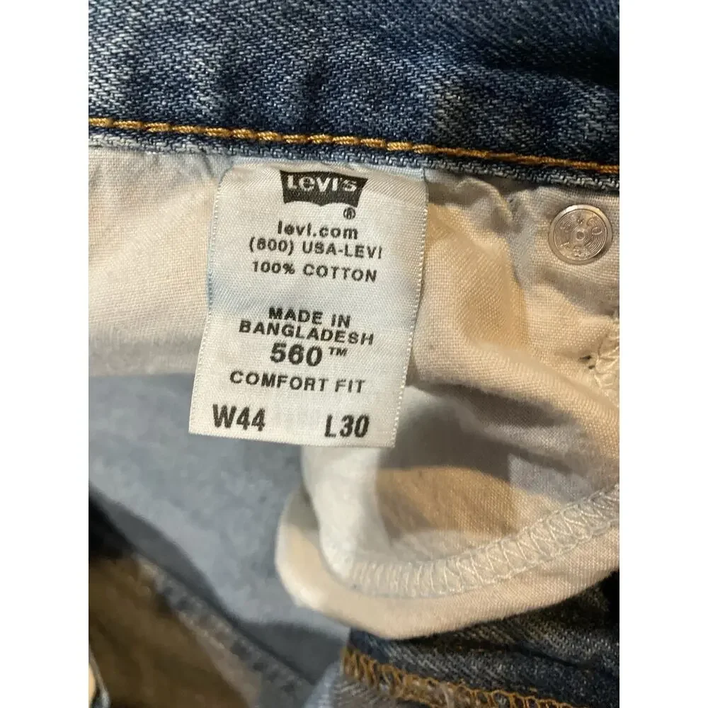 Levis details men’s