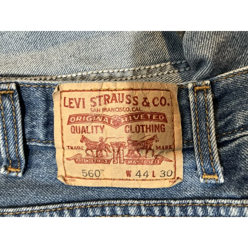 Levis details men’s
