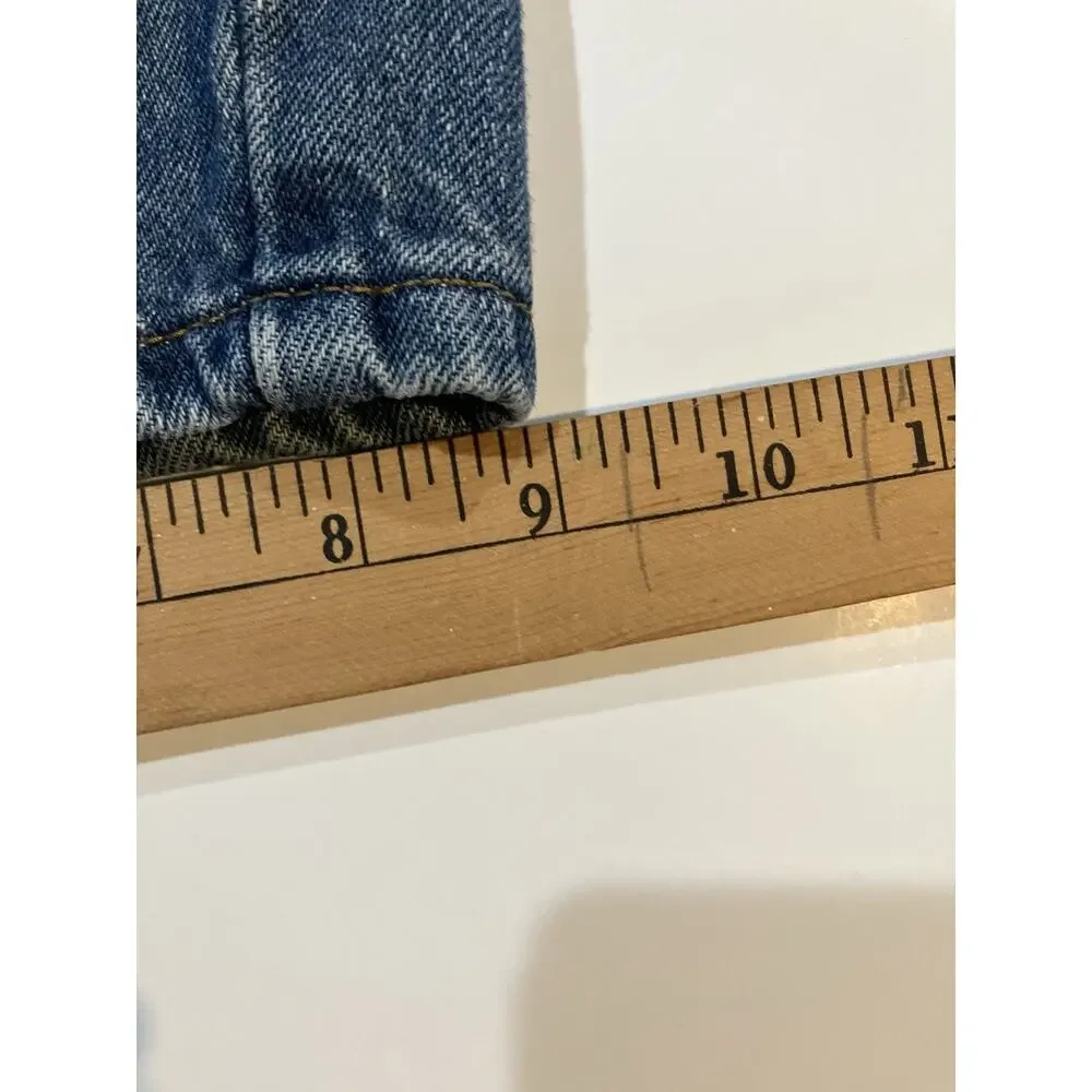 Levis details men’s