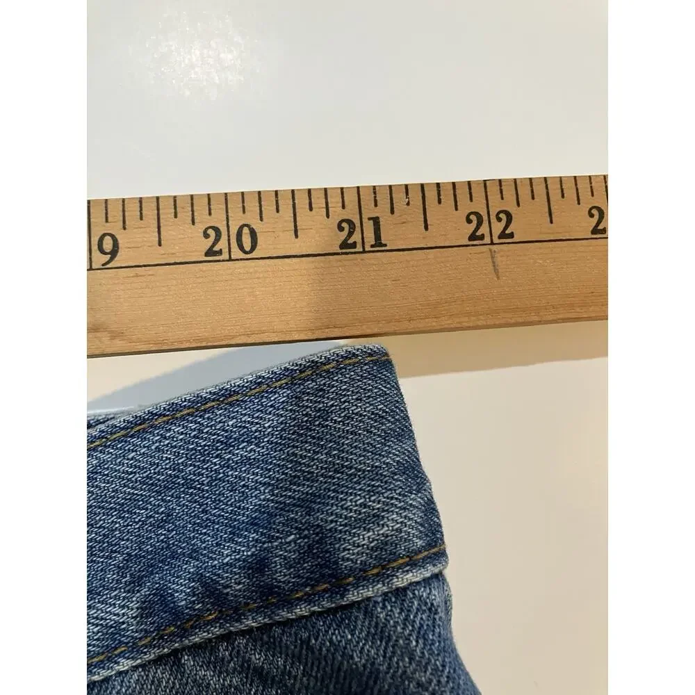 Levis details men’s