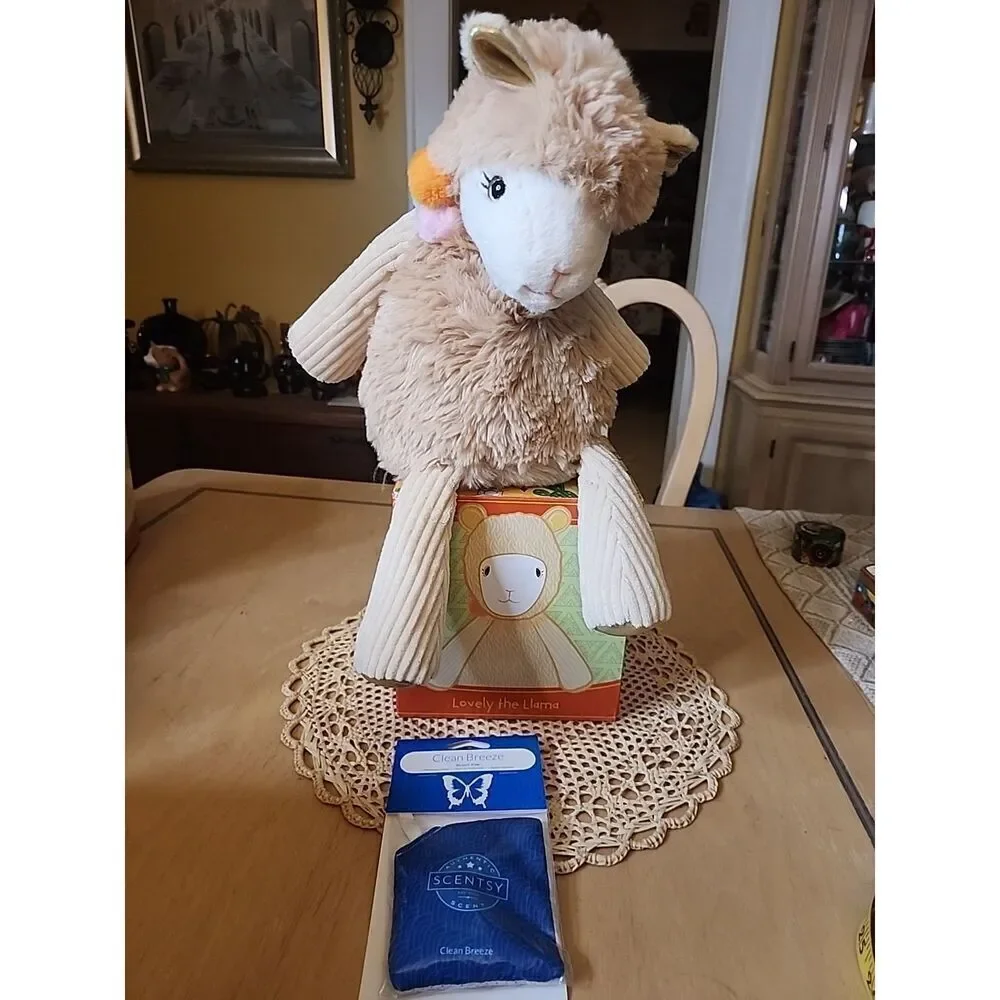 Scentsy Buddy Lovely The Llama Stuffed Animal With Scentsy Pad Clean Breeze
