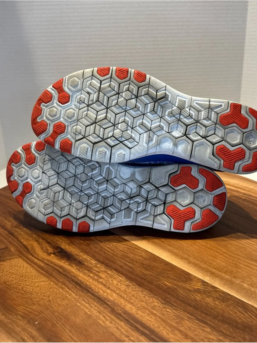Nike lightweight flyknit