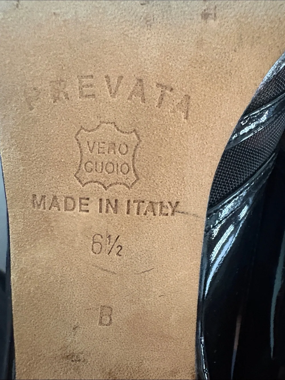 Prevata sophisticated peep