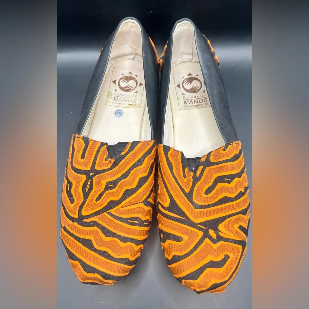 Fundacion Manos stylish women