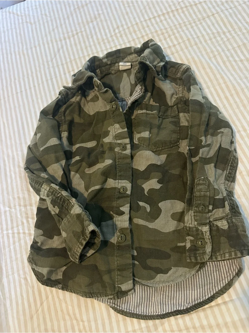 N/A button down