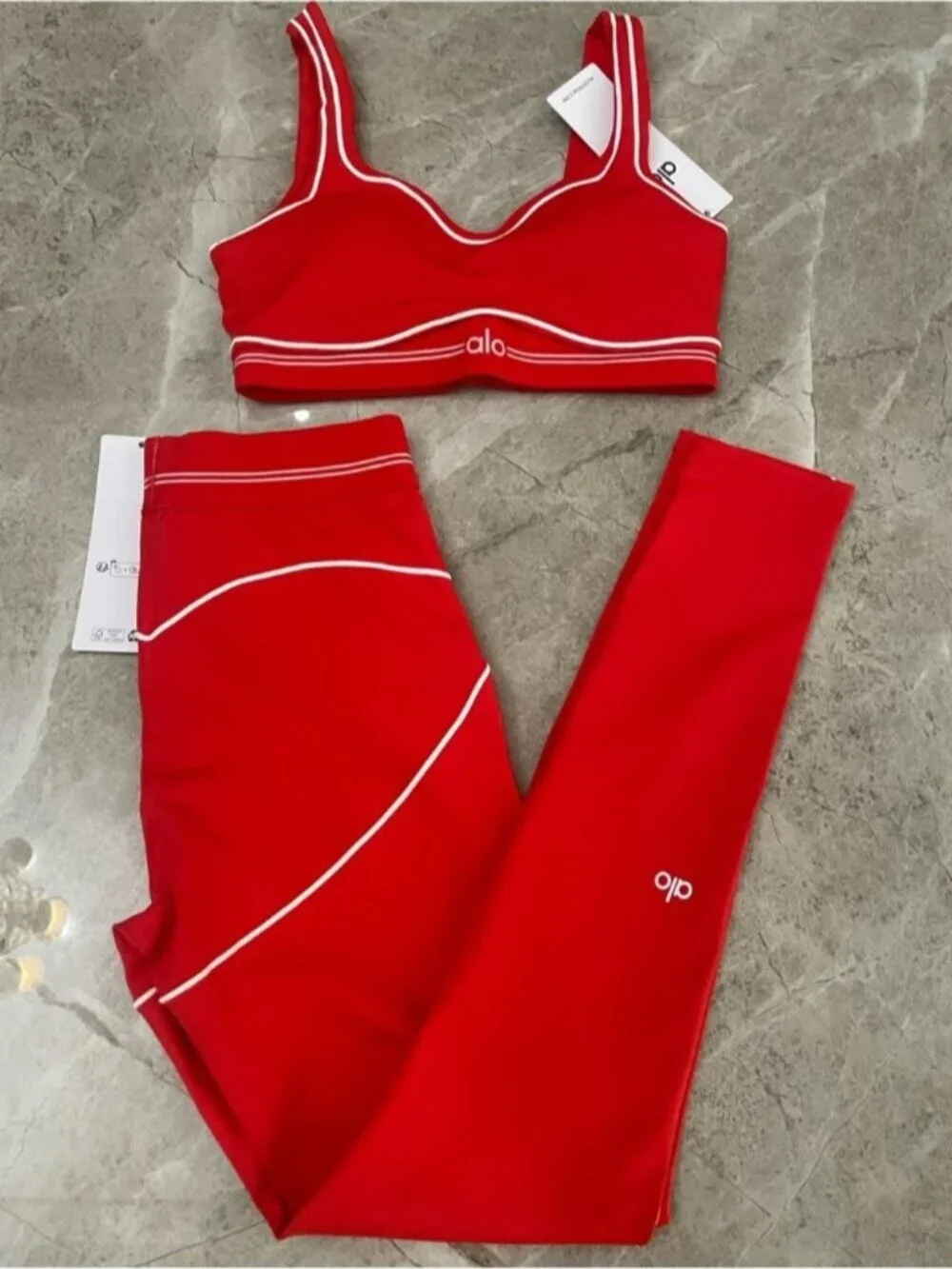 ALO Yoga supportive red