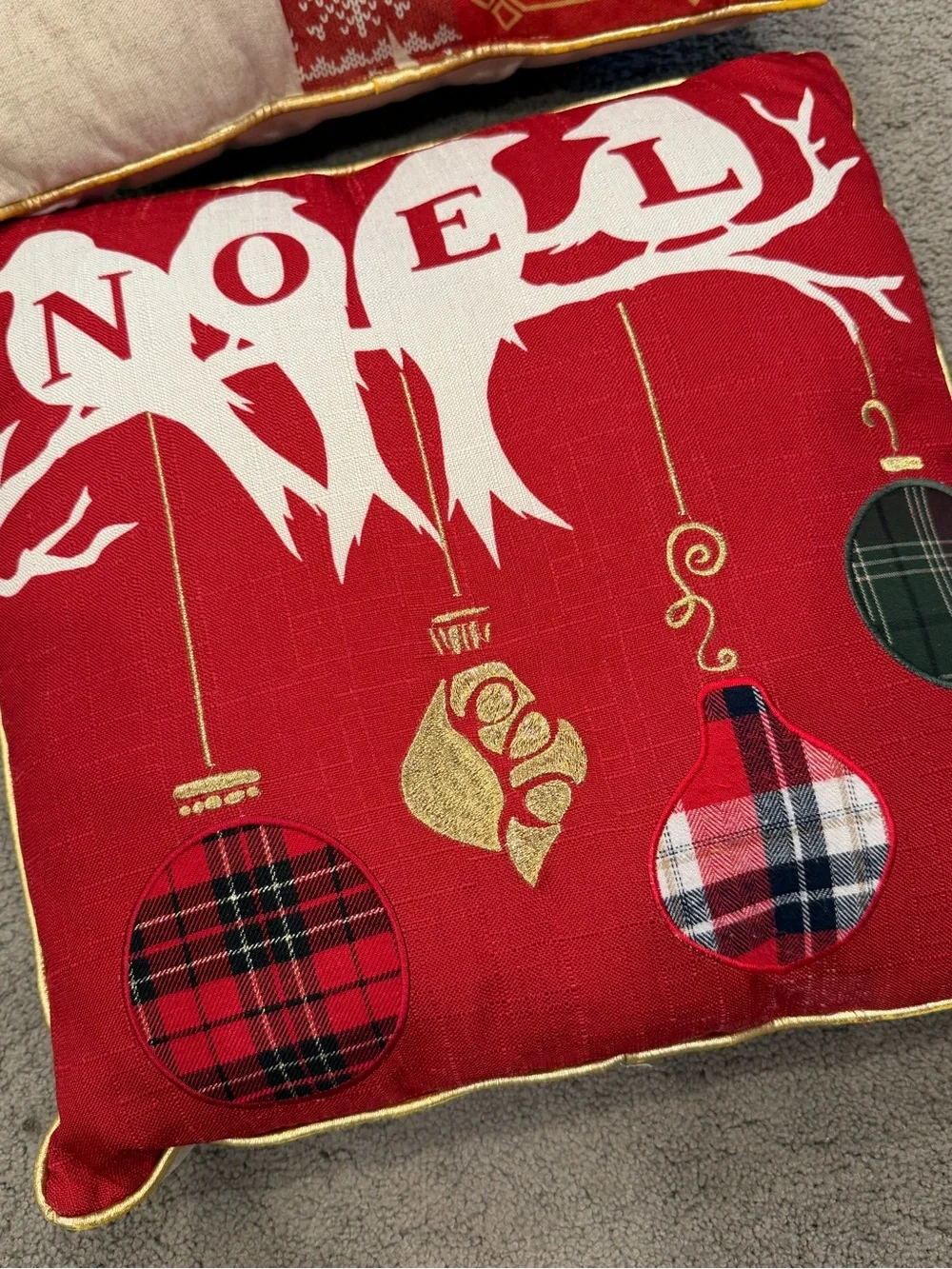 N/A square pillows