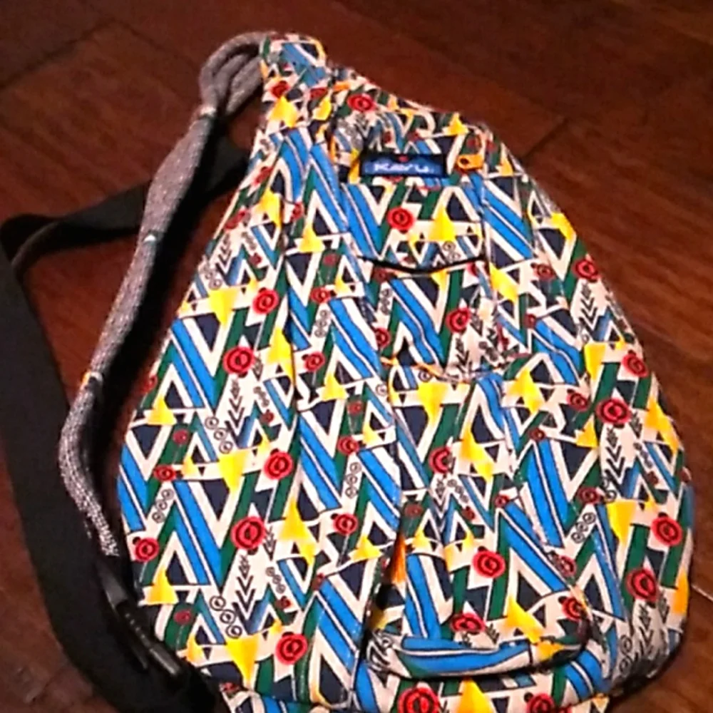 KAVU Geometric Pattern Rope Sling Bag Backpack Retro 90s Style‎ Multi-Color