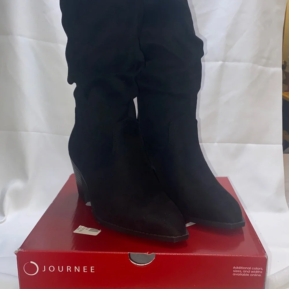 Journee Collection step out