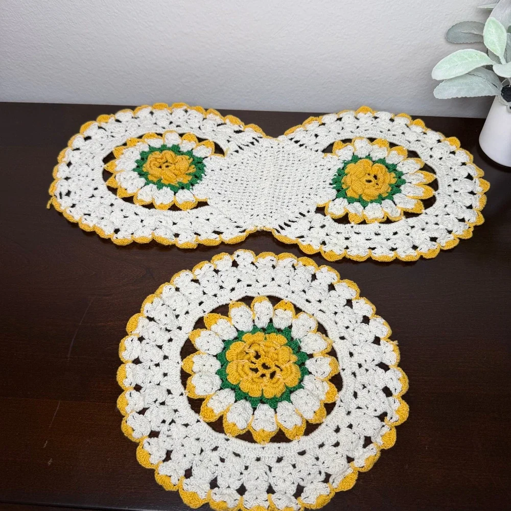 Vintage Handmade Crochet Sunflower Doily Set White Yellow Green Floral‎ 2 Piece