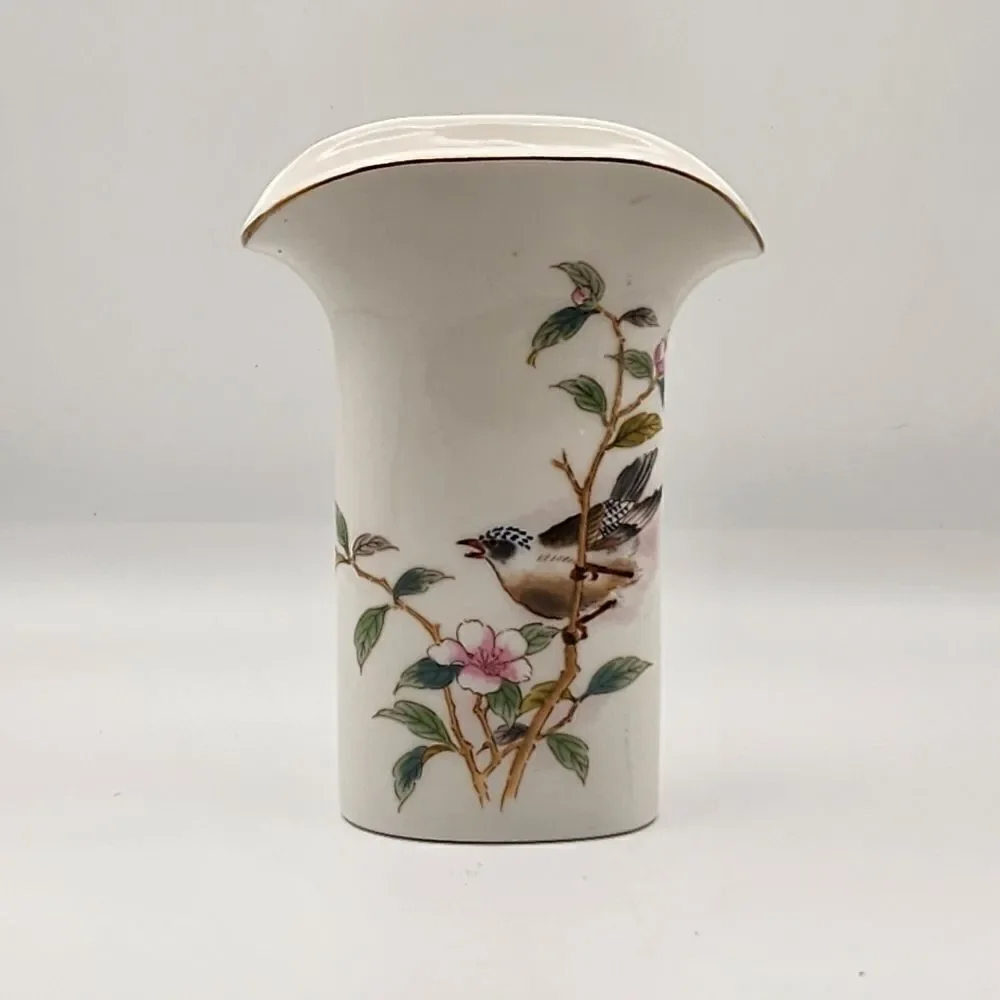 Yamaji Japanese Vase. Bird. Wren.Cherry Blossoms Vintage Gold-Rimmed