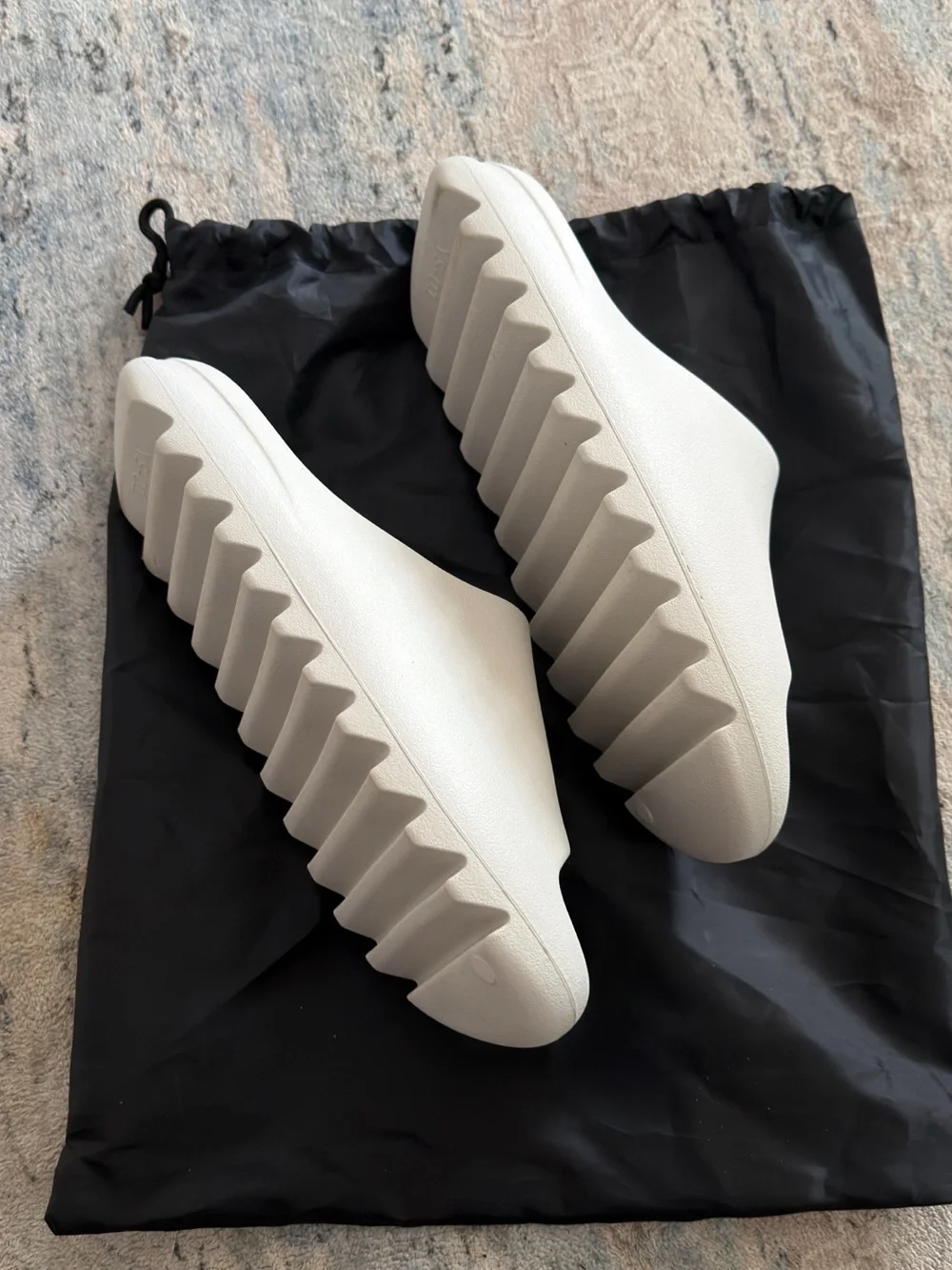 Yeezy cream white