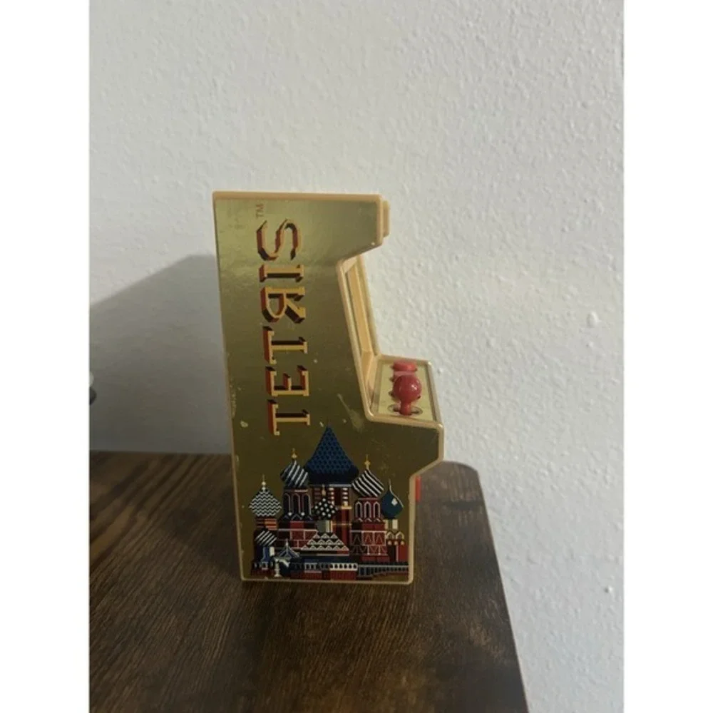The Unbranded Brand tetris gold