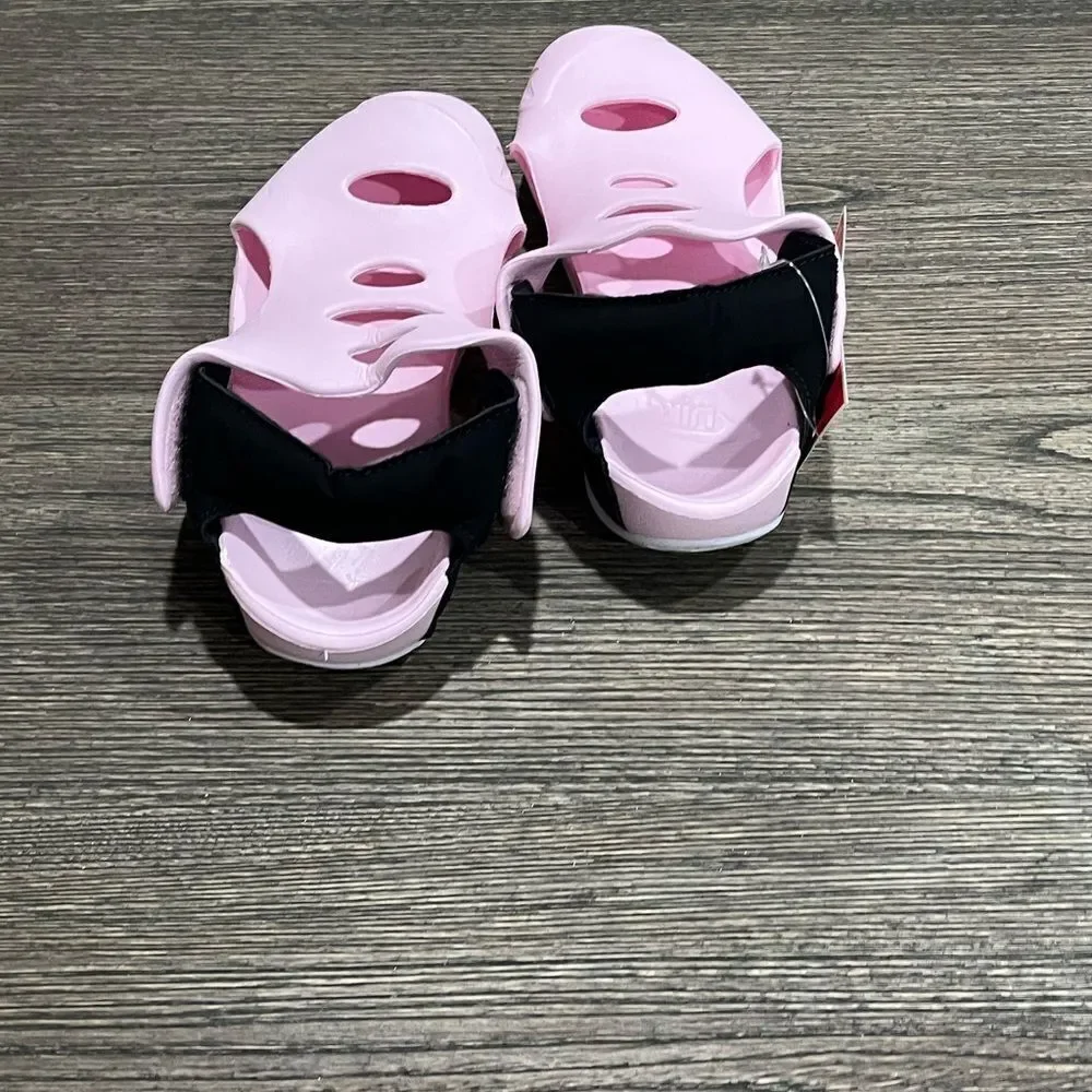 Nike details flexible