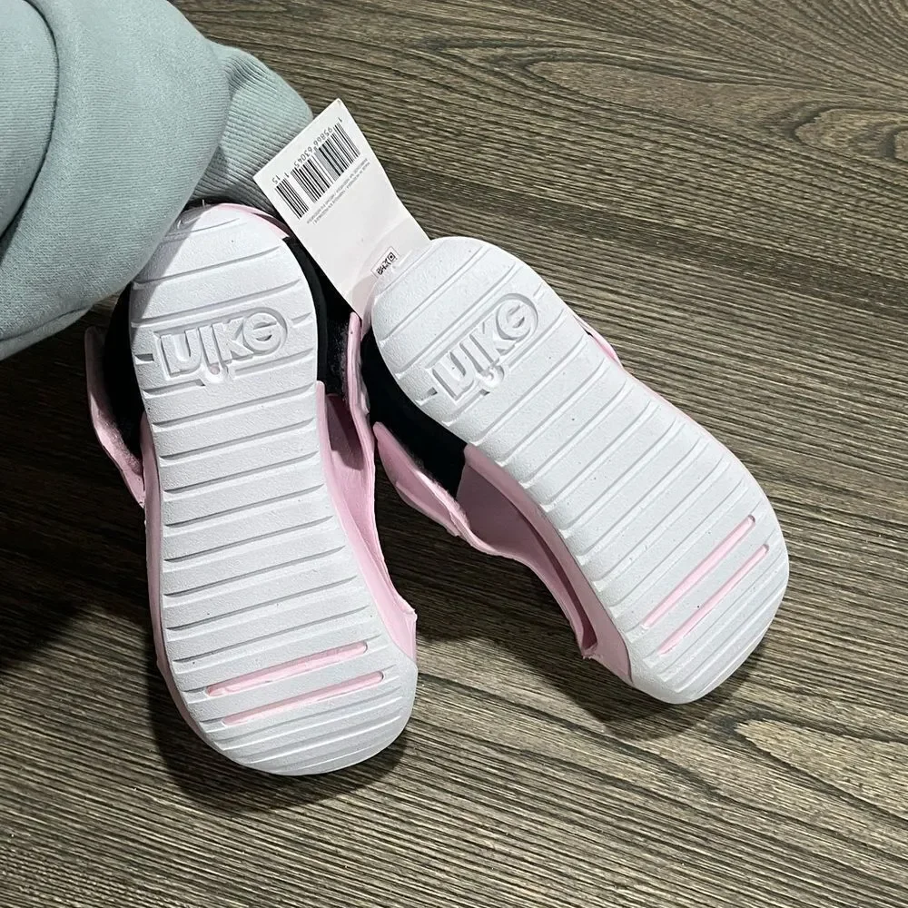 Nike details flexible