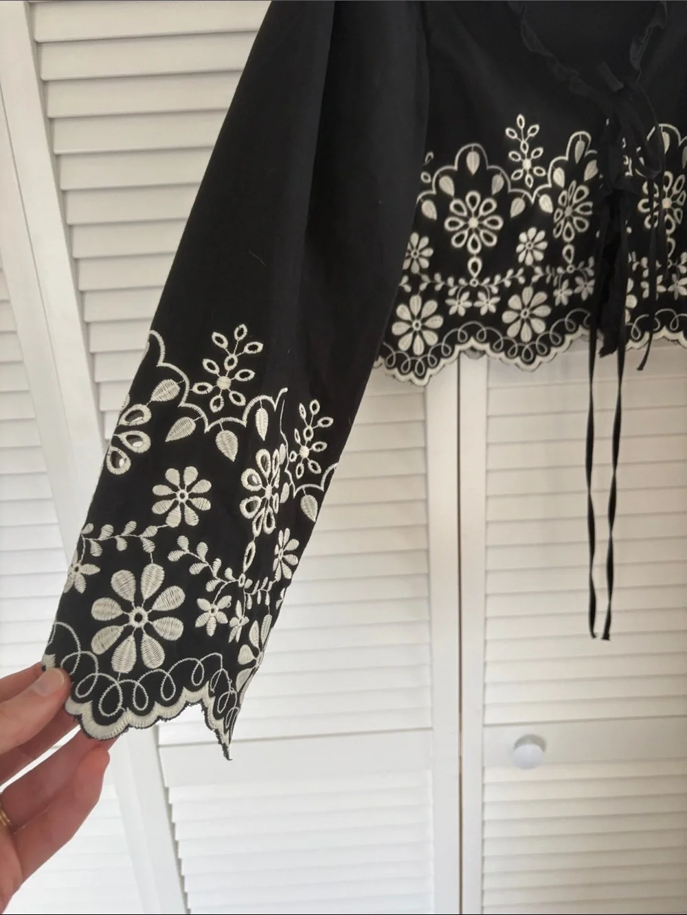 H&M cropped black