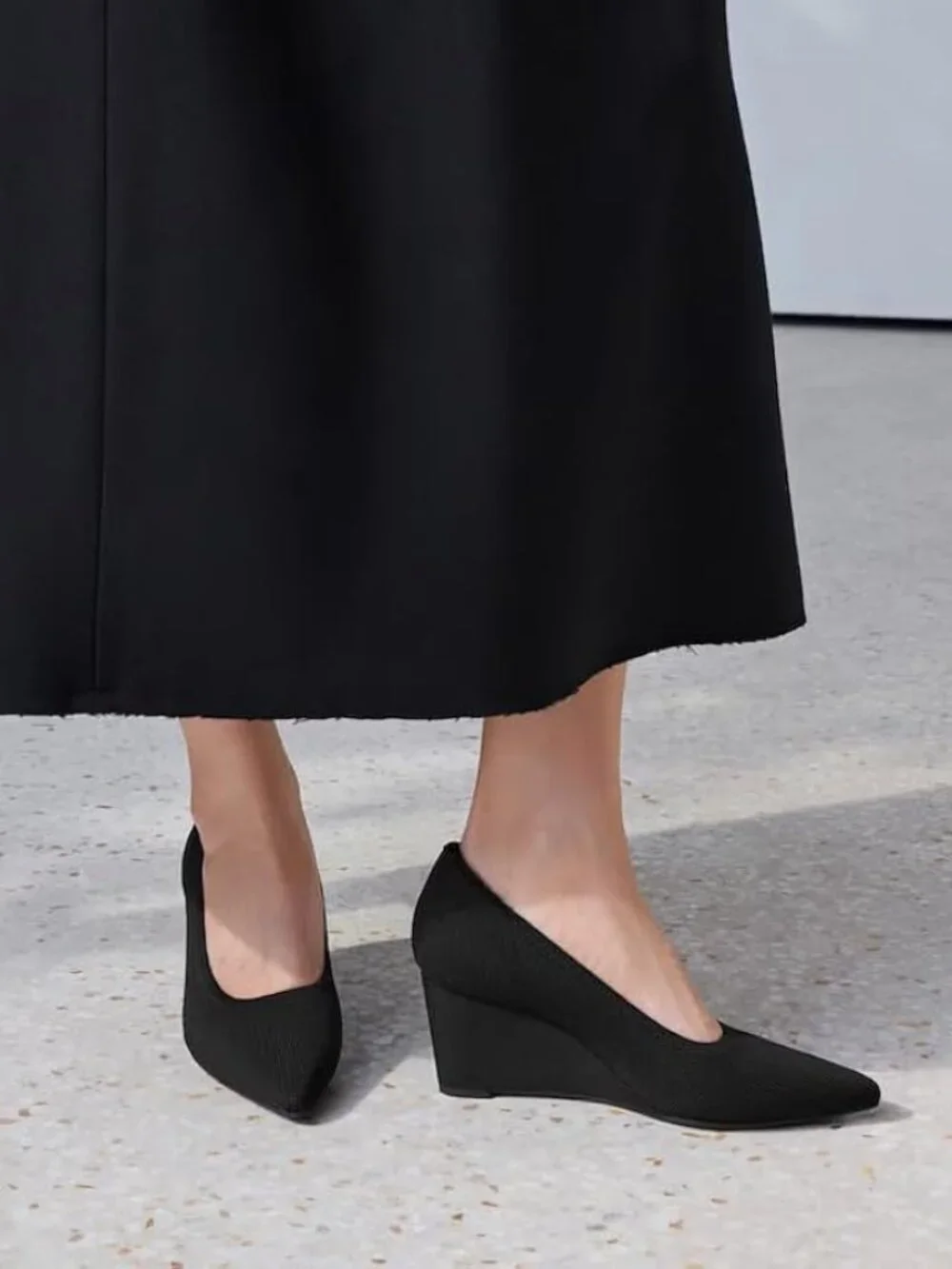 Vivaia Deborah Pointed Toe Wedge in Black Size 8.5