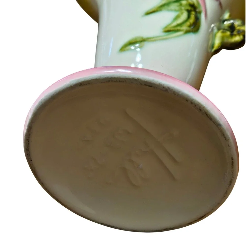 Hull Pottery beautiful vintage
