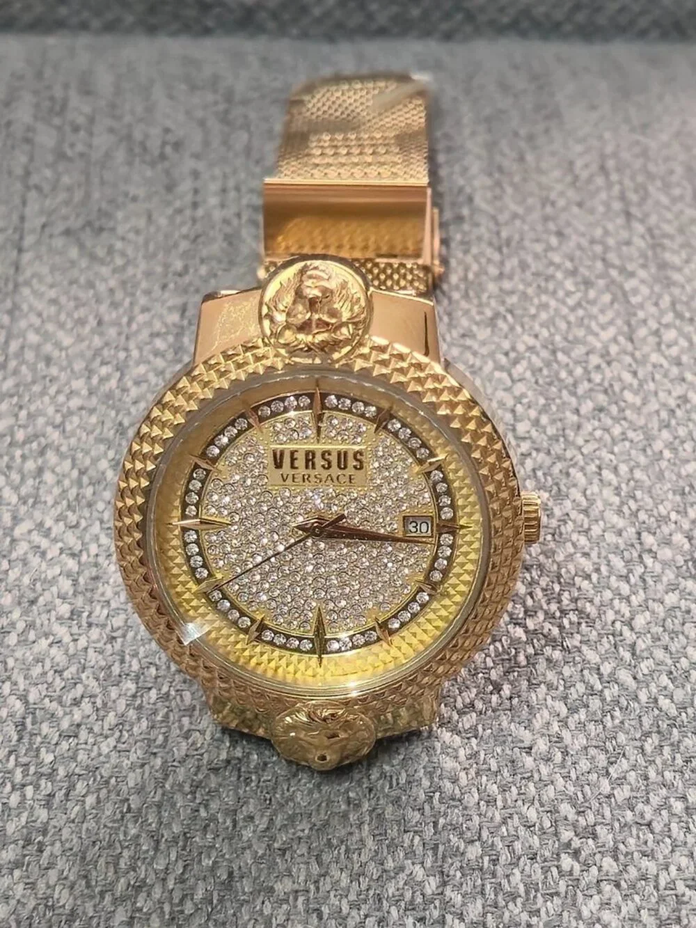 Versace stylish versus