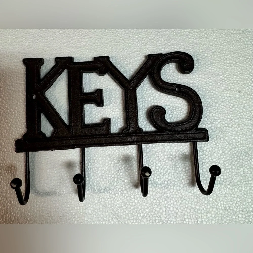Wall Mounted Western Key Holder 4 Key Hook Decorative Cast Iron Key Rack.
