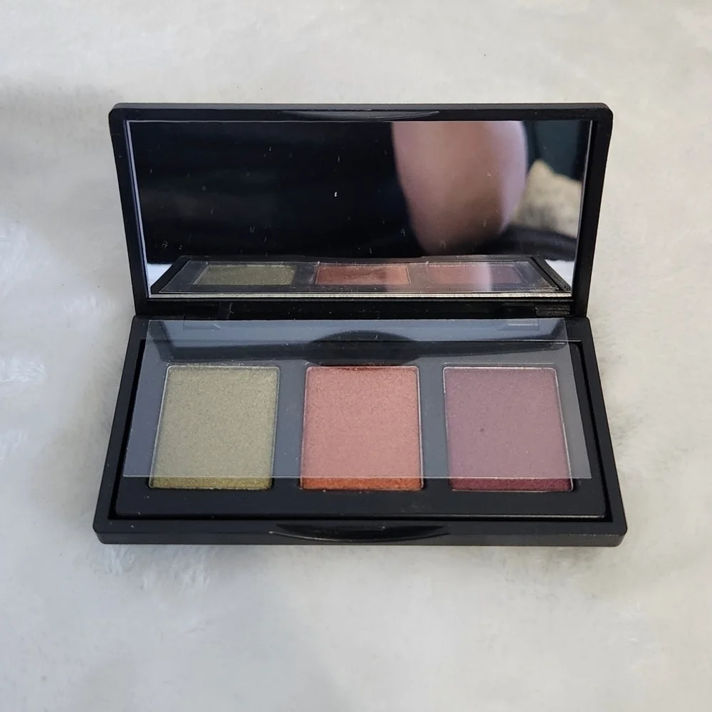 Naked Cosmetics Urban Rustic Pressed Powder Eye Shadow Trio Palette New