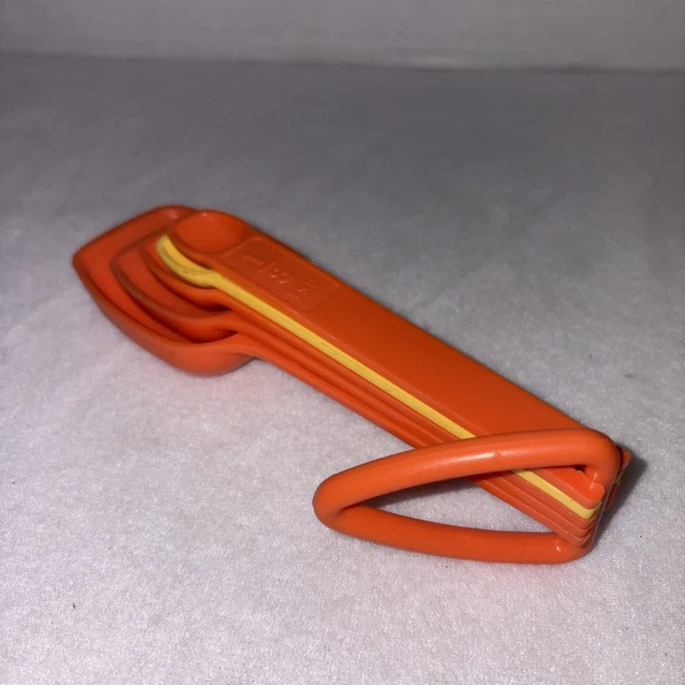 Tupperware Nesting Measuring Spoons Vintage Orange ,Yellow Comes With Ring‎