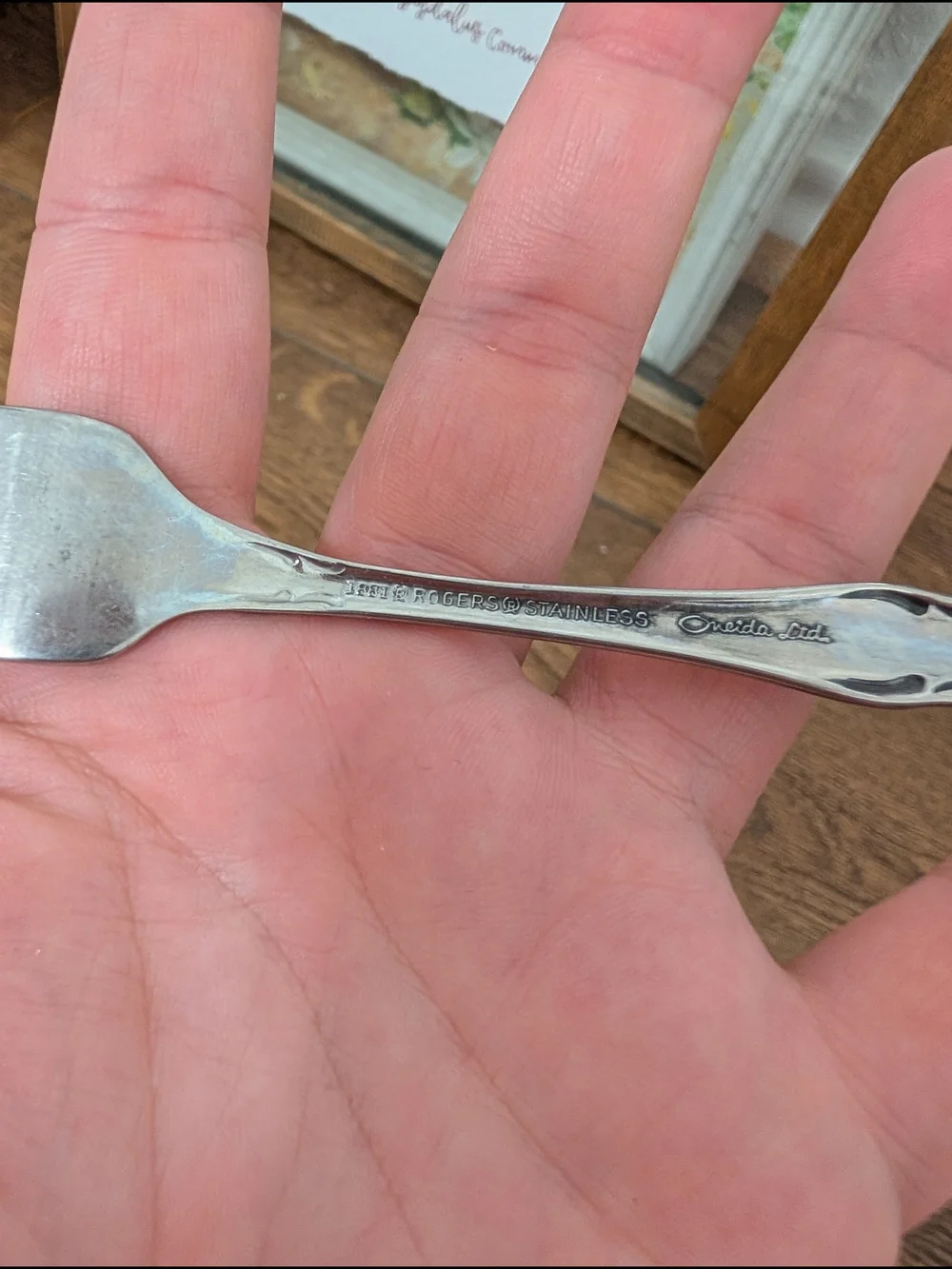 Oneida scrollwork elegance shiny