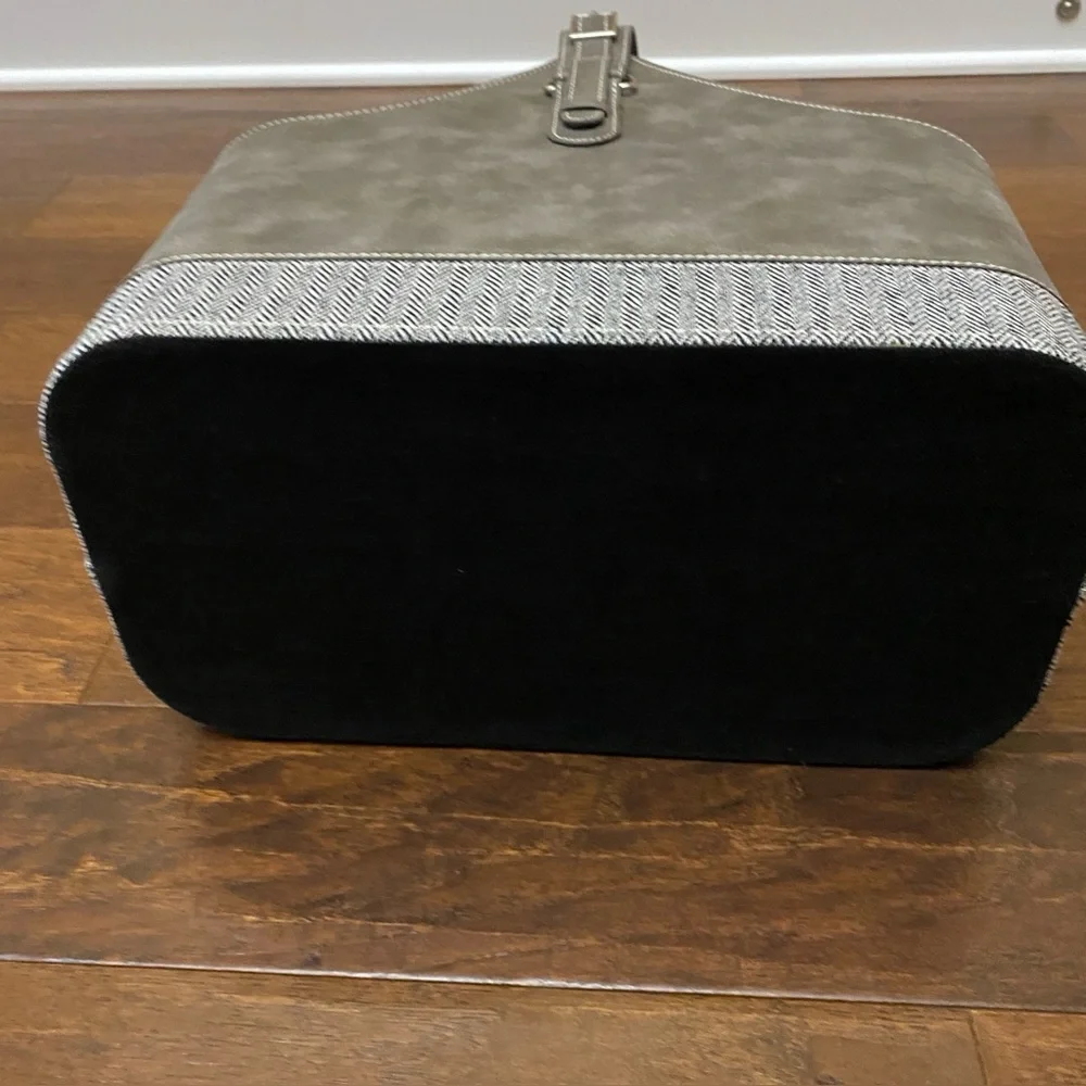 N/A gray faux