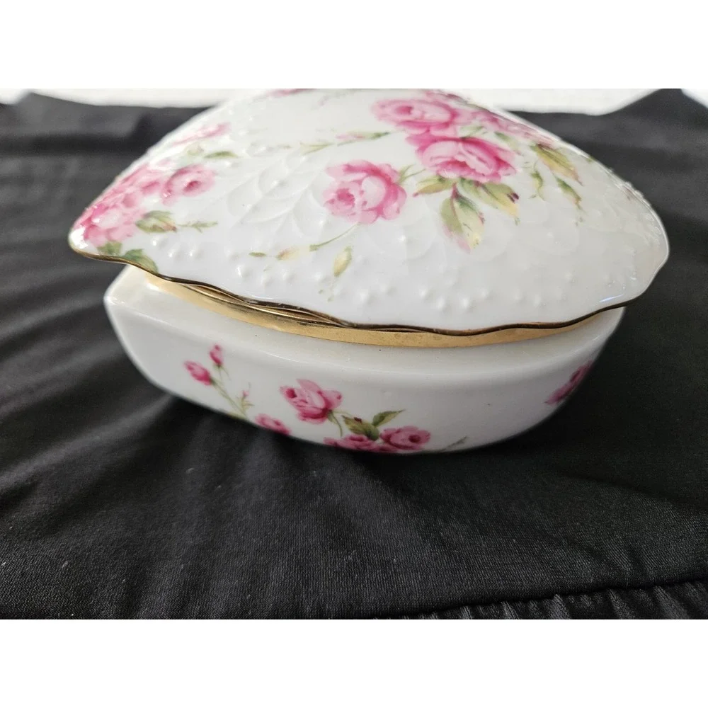 Lefton China majority items