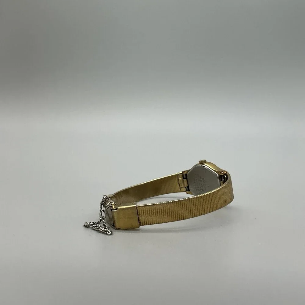 Vtg Seiko Womens Watch 20mm Champagne Dial Gold Tone 8Y21-0020 New Battery 5.75