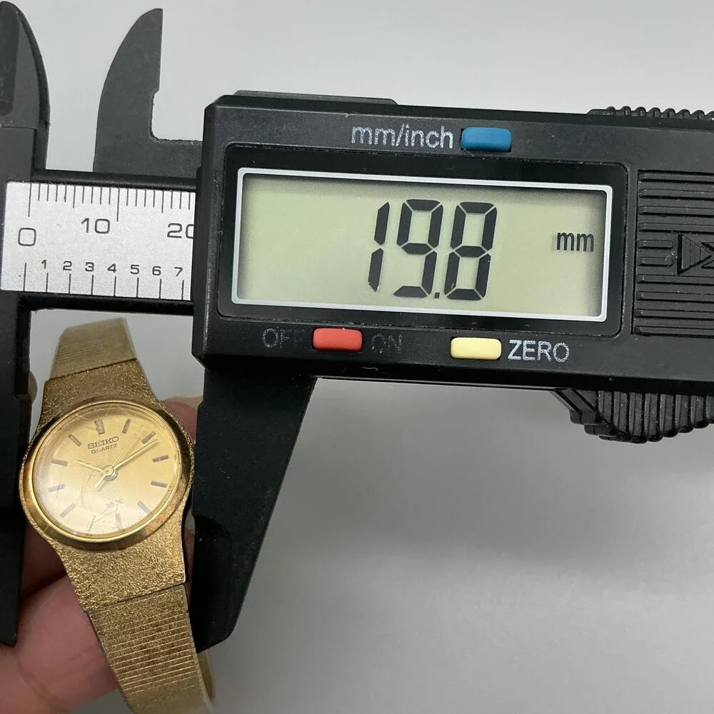 Vtg Seiko Womens Watch 20mm Champagne Dial Gold Tone 8Y21-0020 New Battery 5.75
