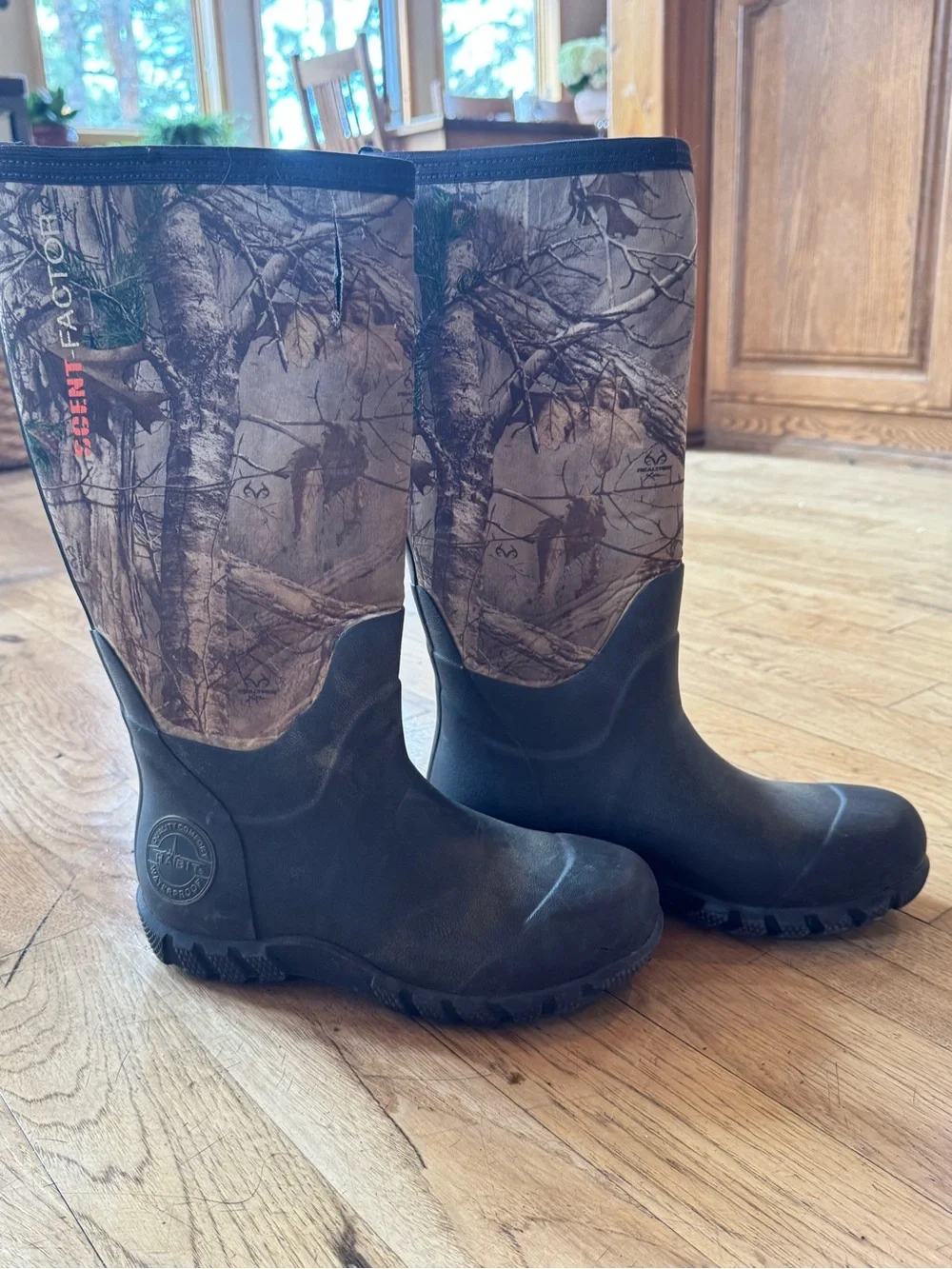 Realtree Brown & Black Waterproof Hunting Muck/Rain Boots size 6 Youth/Boys