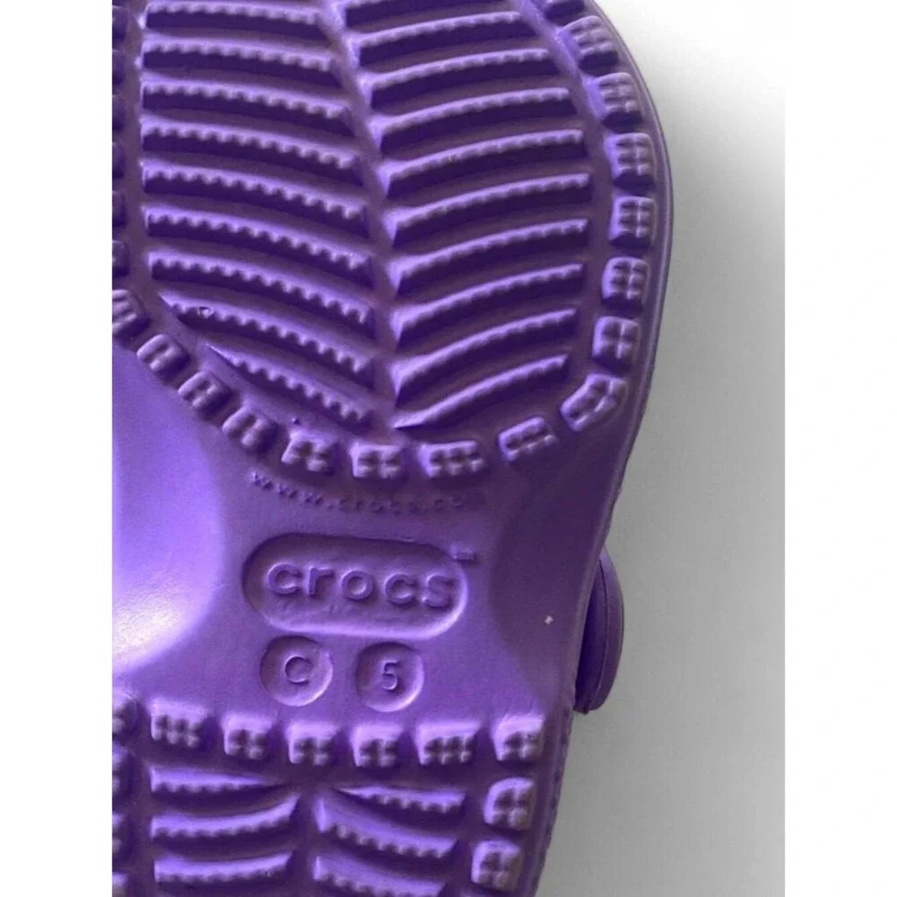 CROCS like ew