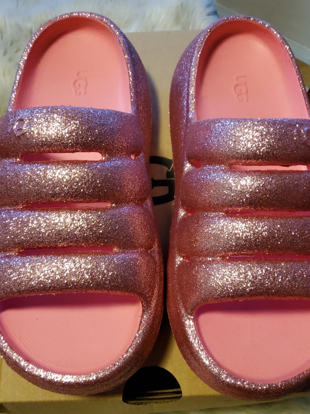 UGG darling ovations rounds