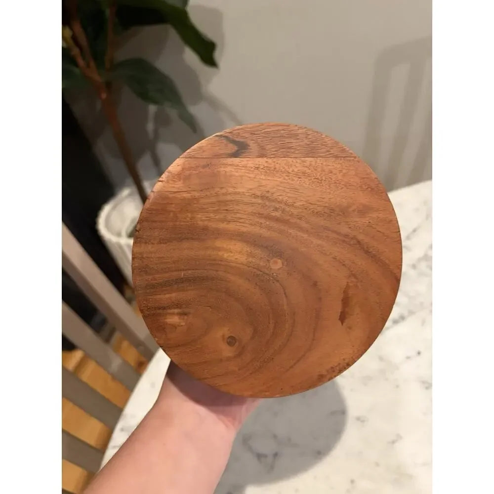 Unbranded round wood