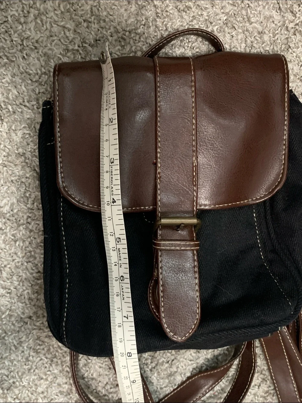 Vintage compact black