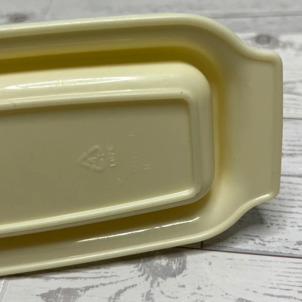 Tupperware rubbermaid vintage