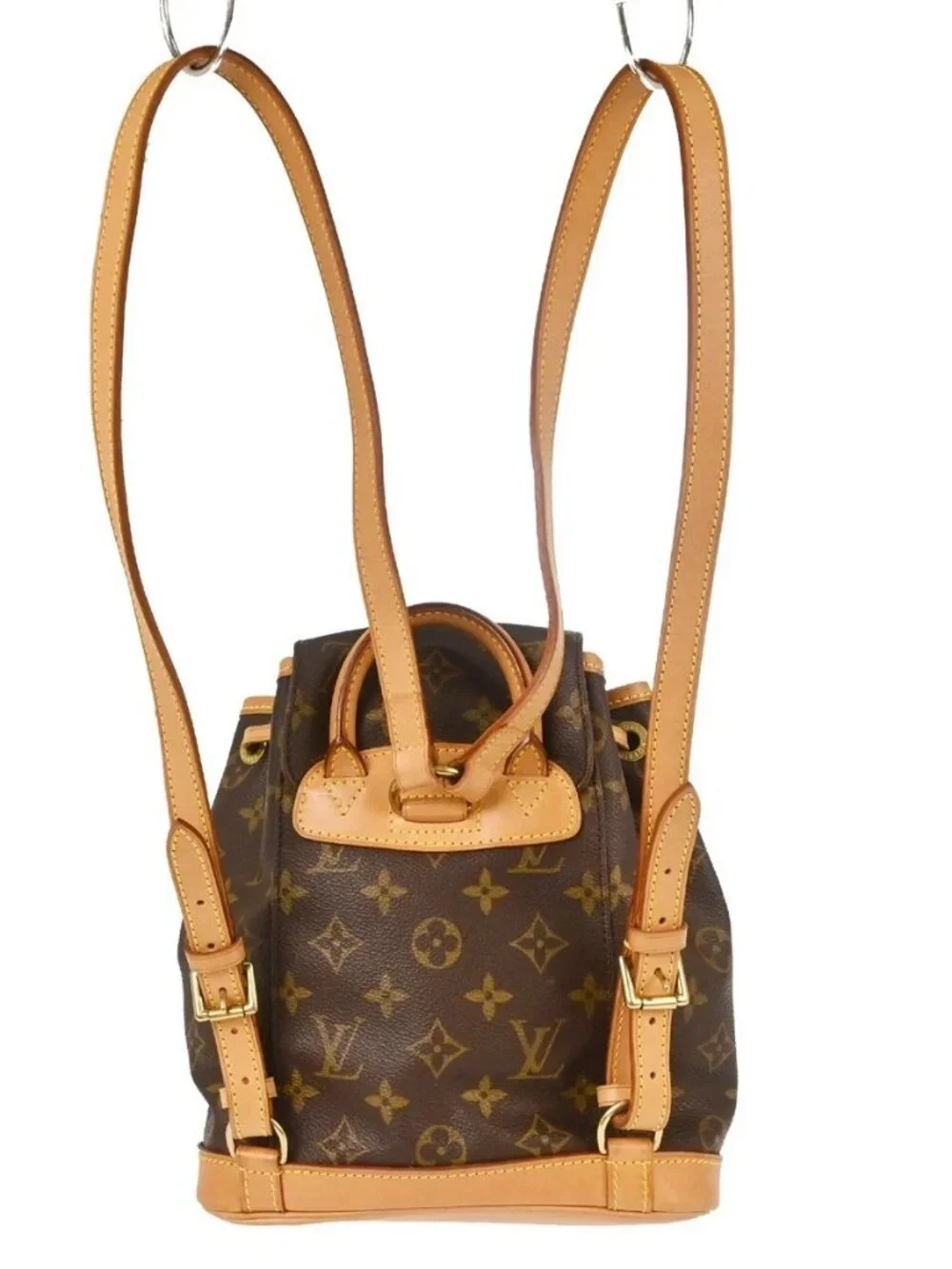 Louis Vuitton outside 	ab