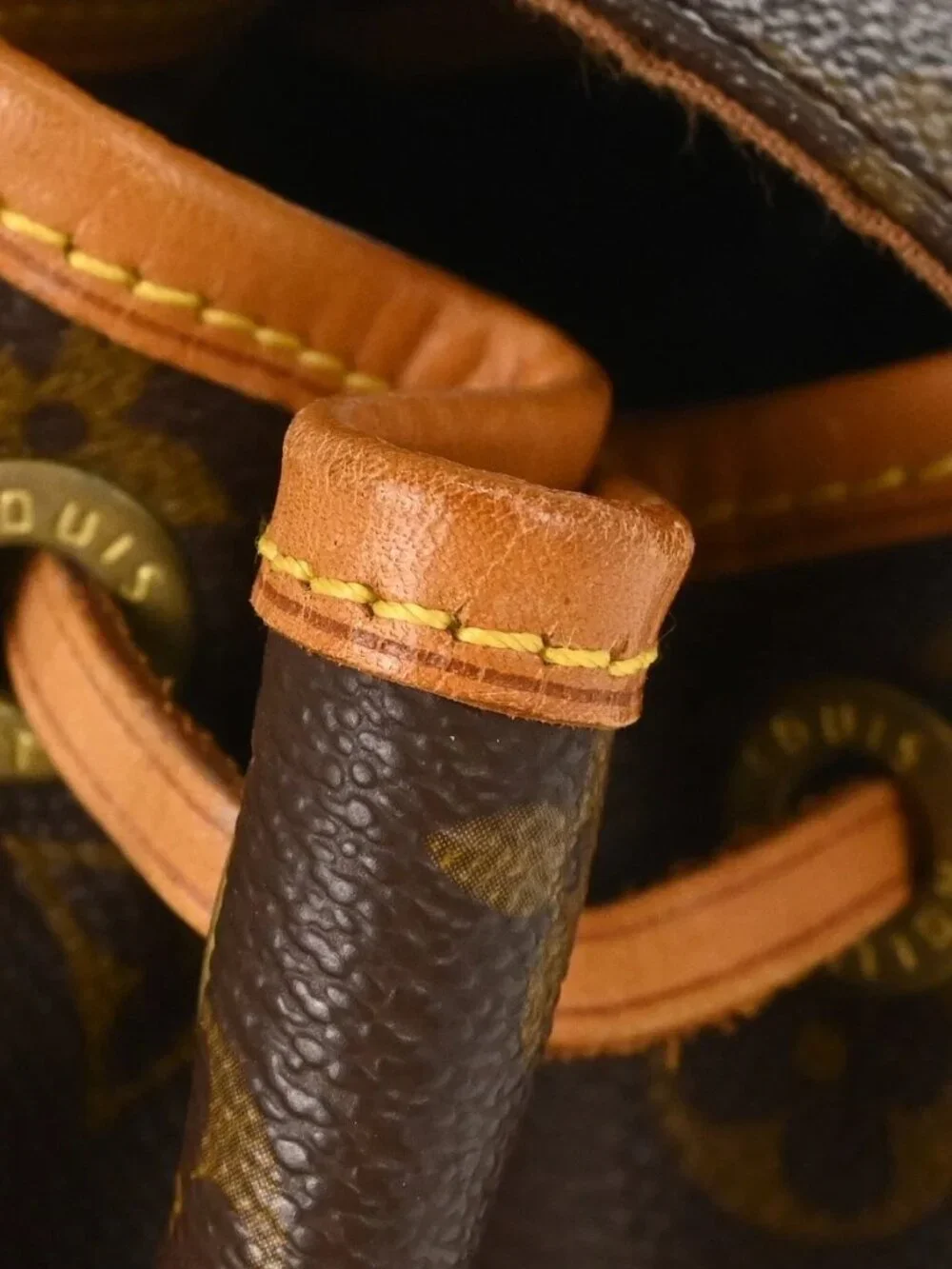 Louis Vuitton outside 	ab
