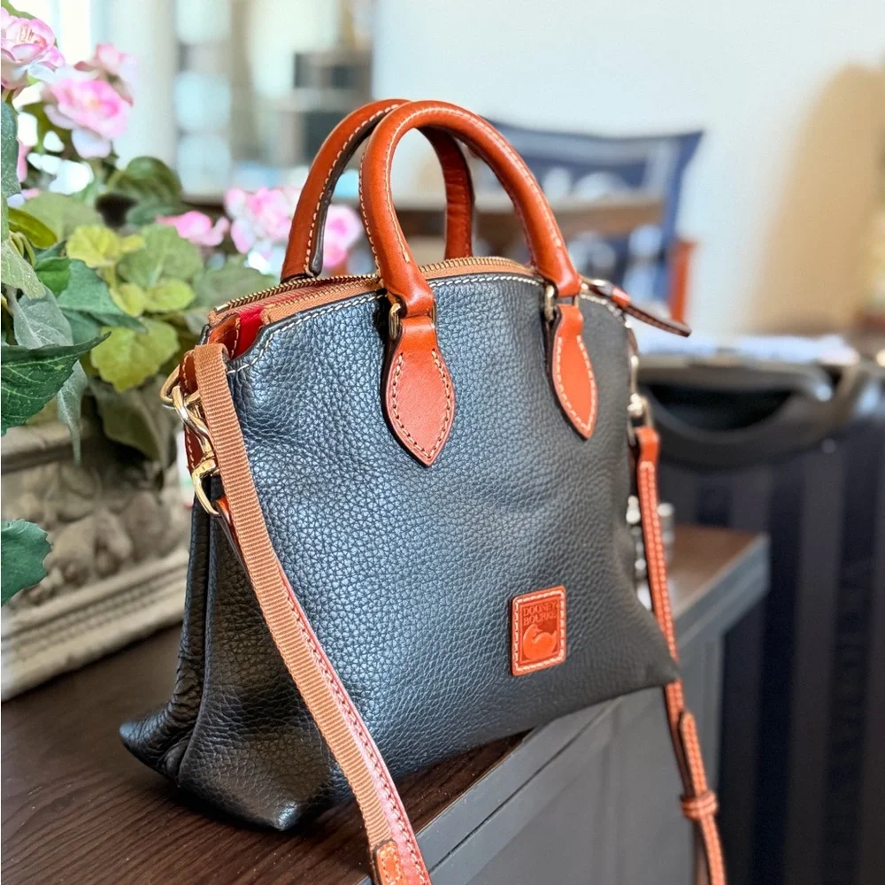 Dooney & Bourke classic dooney