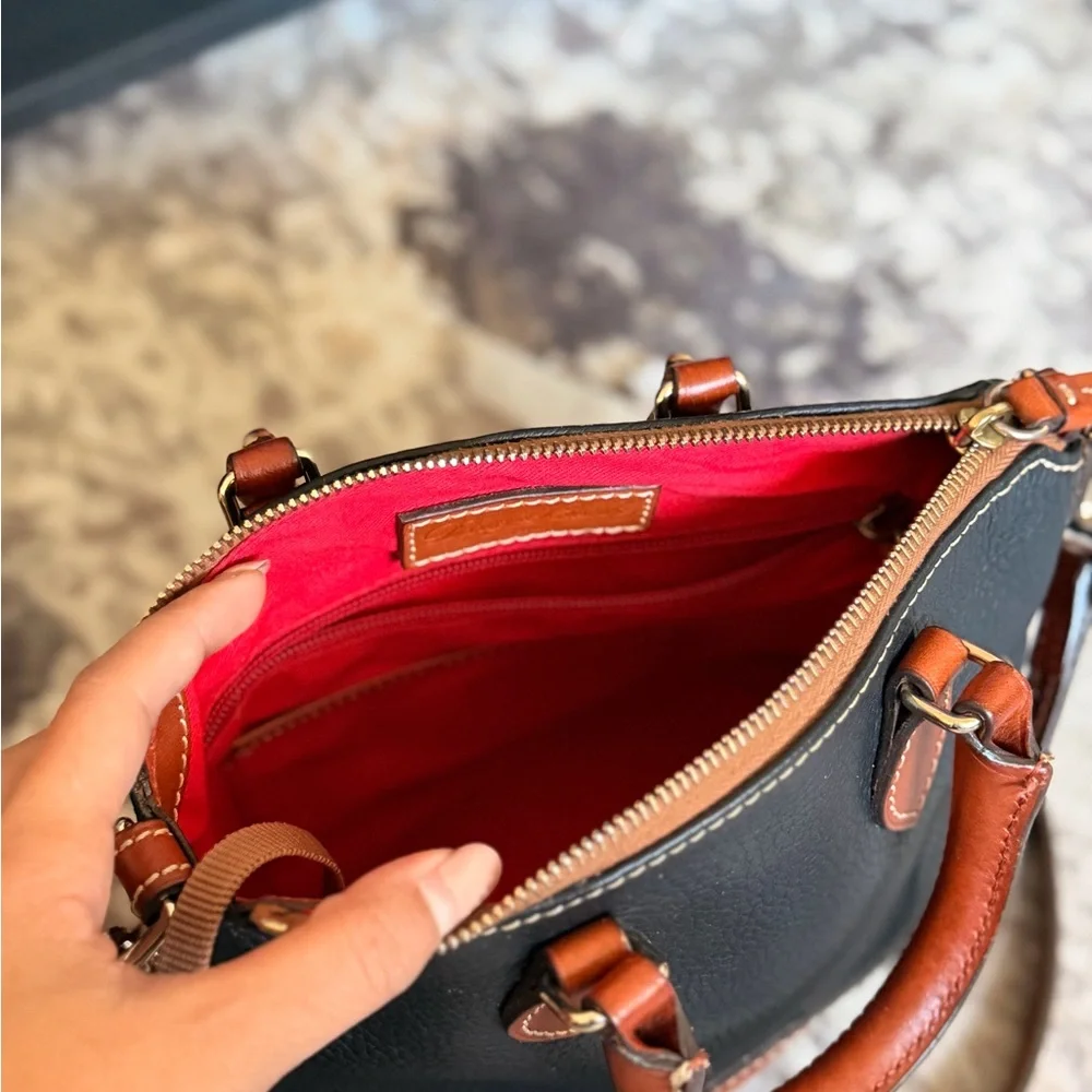 Dooney & Bourke classic dooney